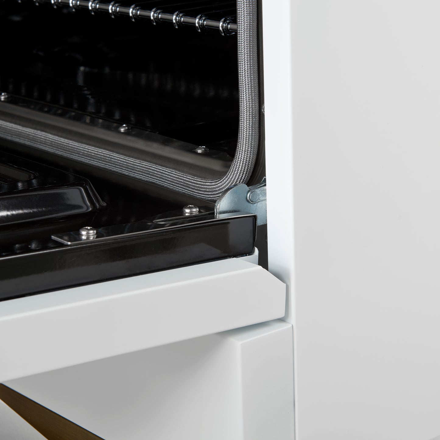 Cuisinière Forno Antico 36 pouces biénergie blanche et laiton antique, avec 6 brûleurs à gaz scellés et four à convection électrique - Forno Appliances